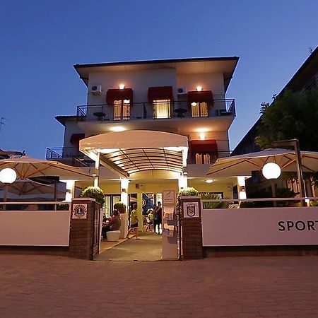 Sportur Club Hotel Cervia Bagian luar foto
